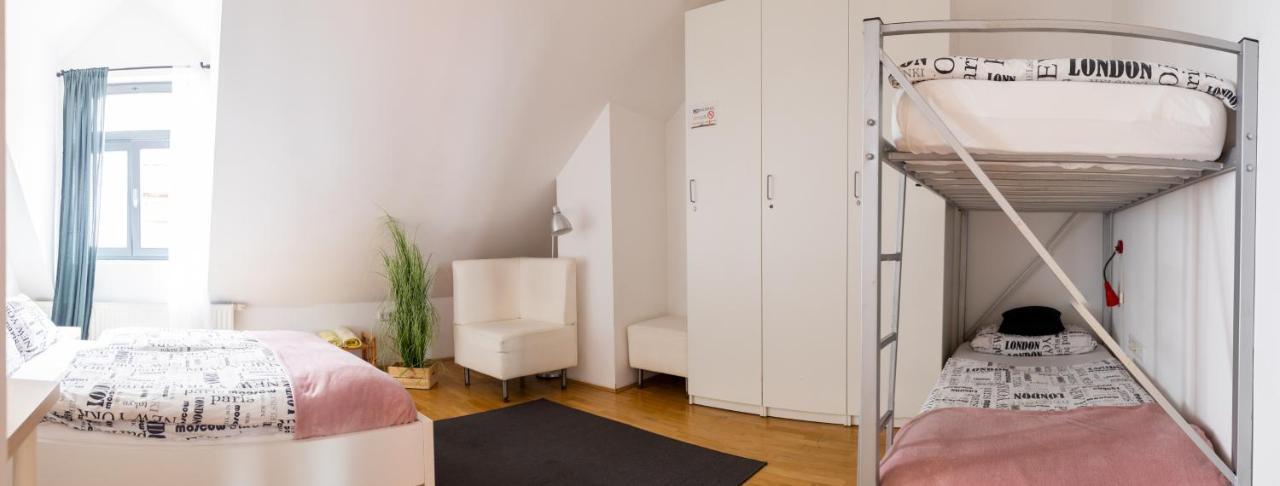 Cukrarna Guest Hostel *