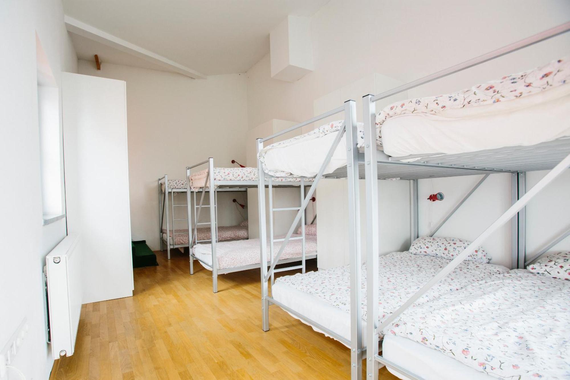 Hostel Cukrarna Guest