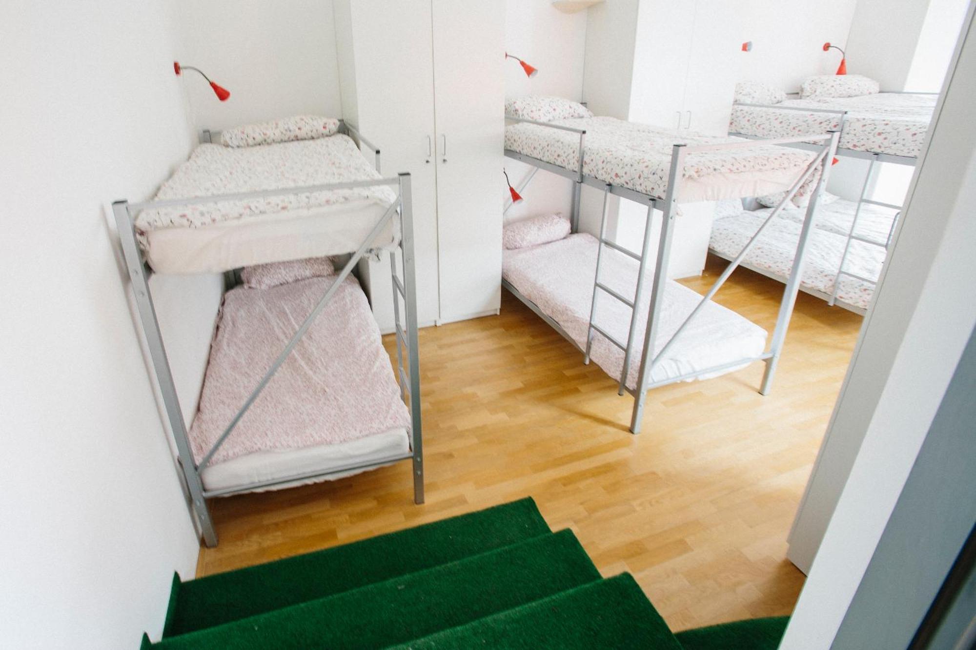 Hostel Cukrarna Guest *