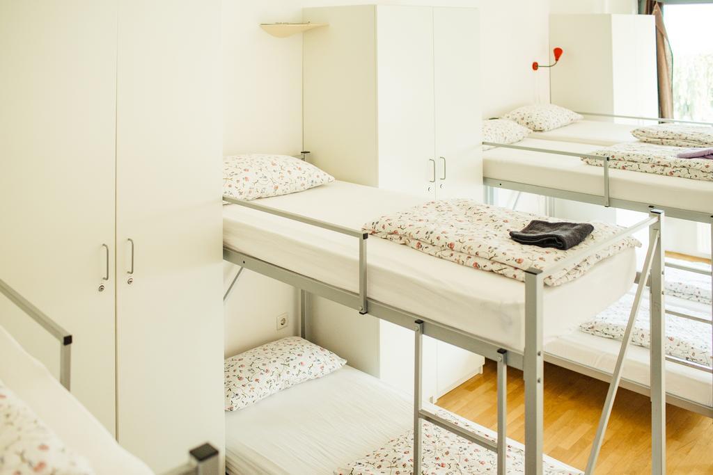 Cukrarna Guest